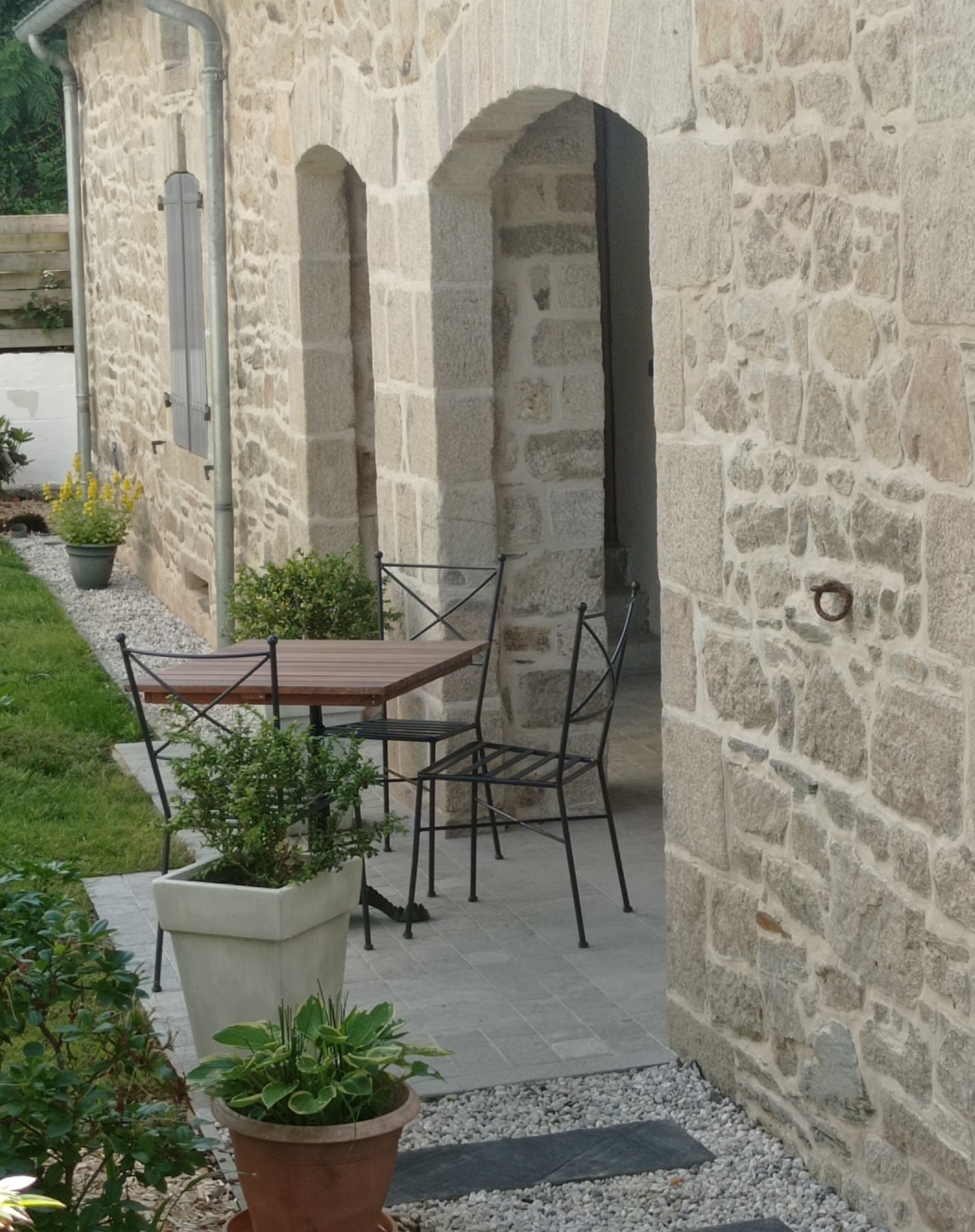 ground floor holiday apartment-accommodation in brittany France